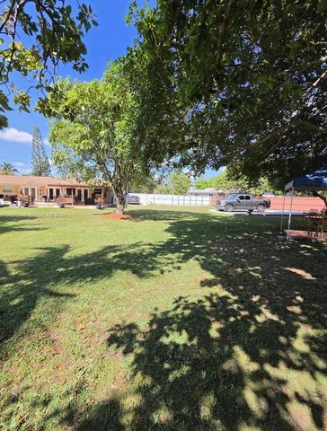 17405 SW 109th Ct, Miami, FL 33157