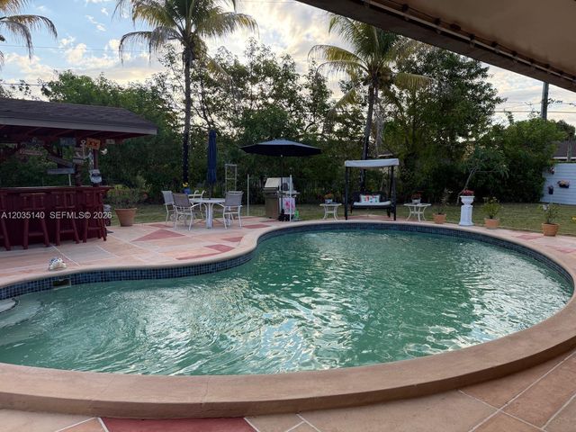 17405 SW 109th Ct, Miami, FL 33157