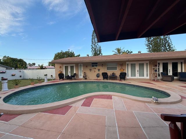 17405 SW 109th Ct, Miami, FL 33157