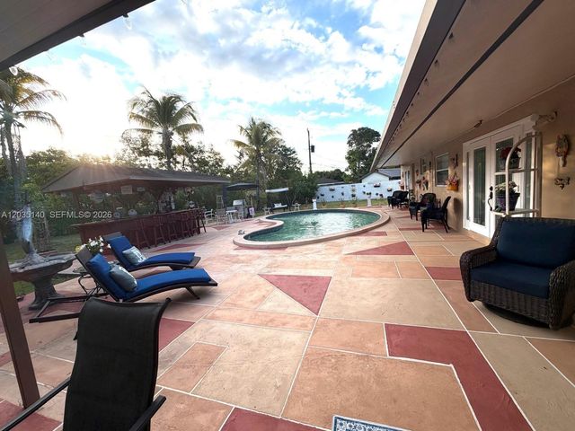 17405 SW 109th Ct, Miami, FL 33157