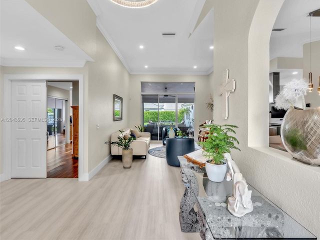 639 Verona Pl, Weston, FL 33326