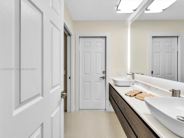 639 Verona Pl, Weston, FL 33326