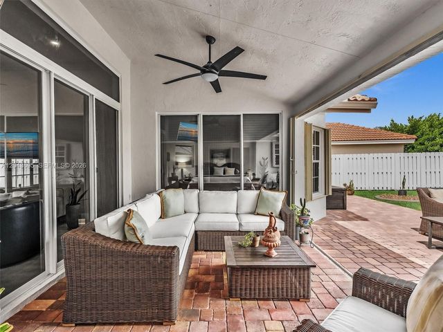 639 Verona Pl, Weston, FL 33326