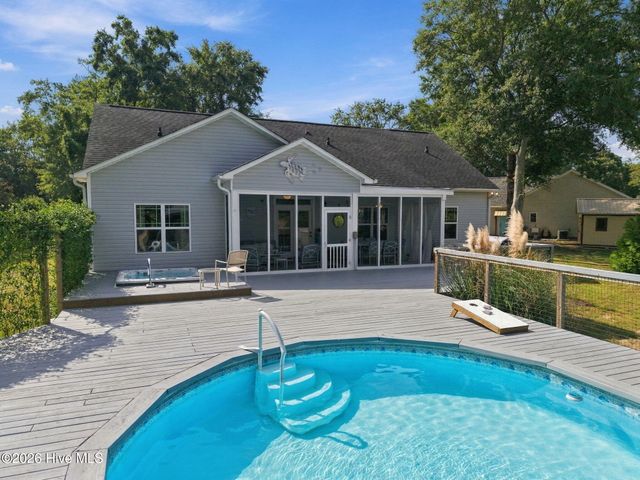 107 Sea Breeze Court, Hampstead, NC 28443