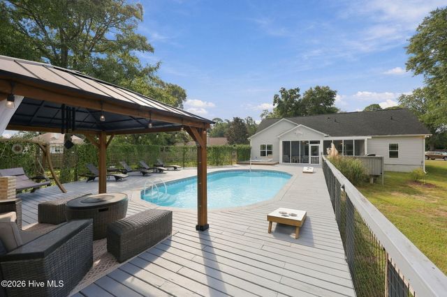107 Sea Breeze Court, Hampstead, NC 28443