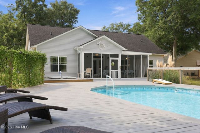 107 Sea Breeze Court, Hampstead, NC 28443