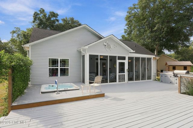 107 Sea Breeze Court, Hampstead, NC 28443