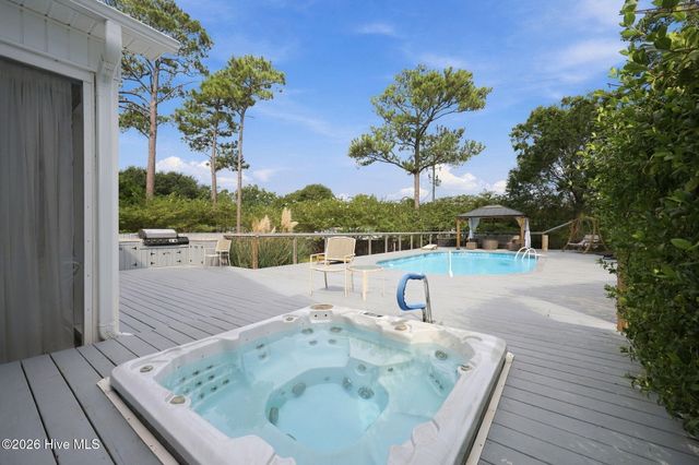 107 Sea Breeze Court, Hampstead, NC 28443