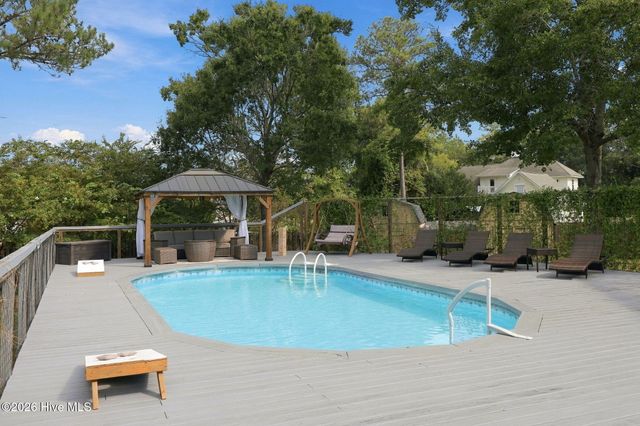 107 Sea Breeze Court, Hampstead, NC 28443