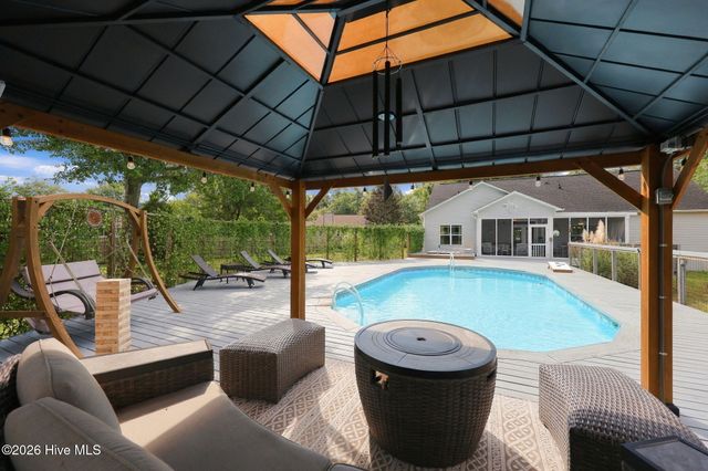 107 Sea Breeze Court, Hampstead, NC 28443
