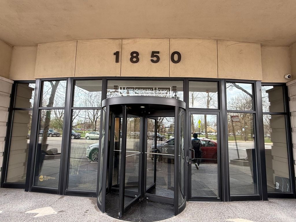 1850 N Clark Street 810, Chicago, IL 60614