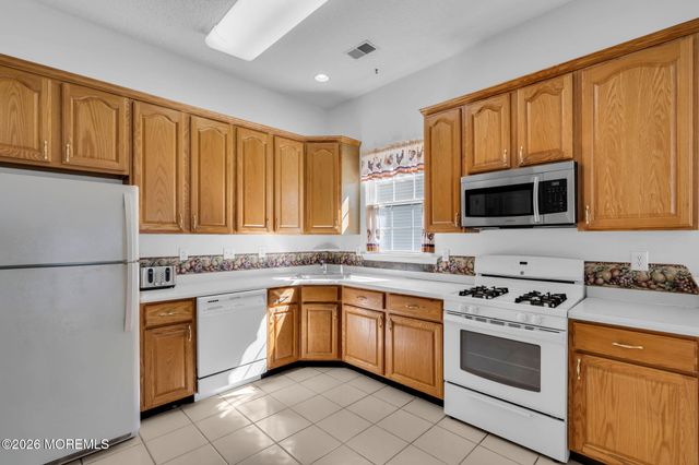 7 Brightwinds Court, Lakewood, NJ 08701