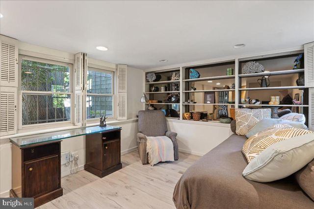 5420 MACARTHUR BLVD NW, Washington, DC 20016