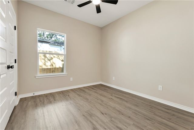 2903 Woodknoll Drive, Bryan, TX 77803