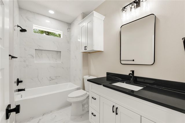 2903 Woodknoll Drive, Bryan, TX 77803