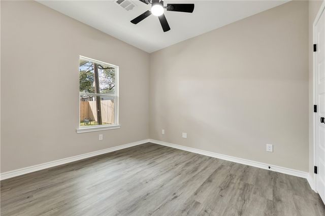 2903 Woodknoll Drive, Bryan, TX 77803