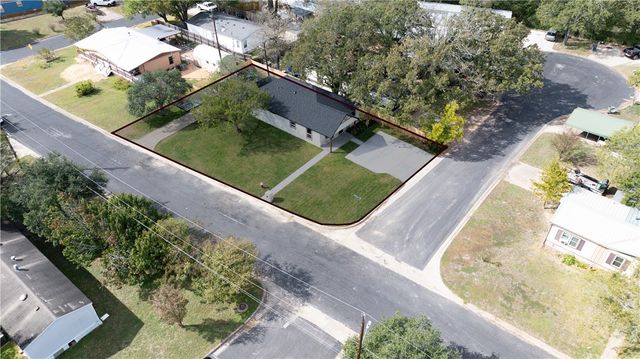 2903 Woodknoll Drive, Bryan, TX 77803