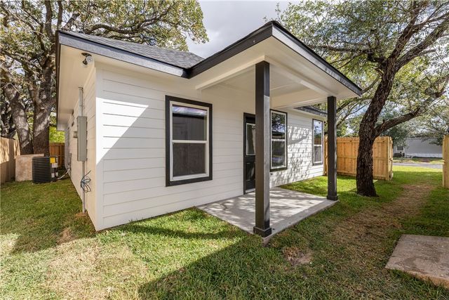 2903 Woodknoll Drive, Bryan, TX 77803