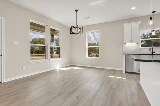 2903 Woodknoll Drive, Bryan, TX 77803