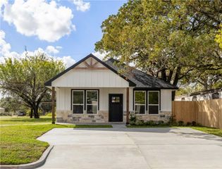 2903 Woodknoll Drive, Bryan, TX 77803