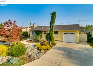 1174 DELLMOOR Way, Woodburn, OR 97071