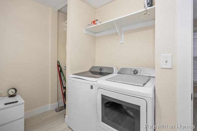 912 Arianna Street NW, Grand Rapids, MI 49504