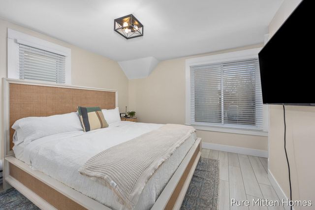 912 Arianna Street NW, Grand Rapids, MI 49504