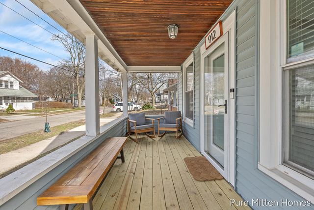 912 Arianna Street NW, Grand Rapids, MI 49504