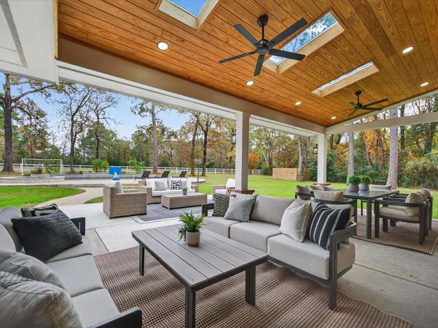 32906 Crestlake Boulevard, Magnolia, TX 77354