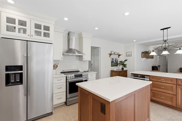 4 Waterview Lane, East Setauket, NY 11733