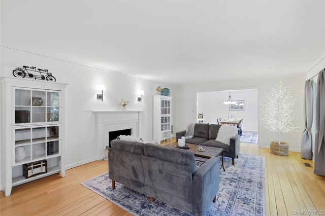 4 Waterview Lane, East Setauket, NY 11733