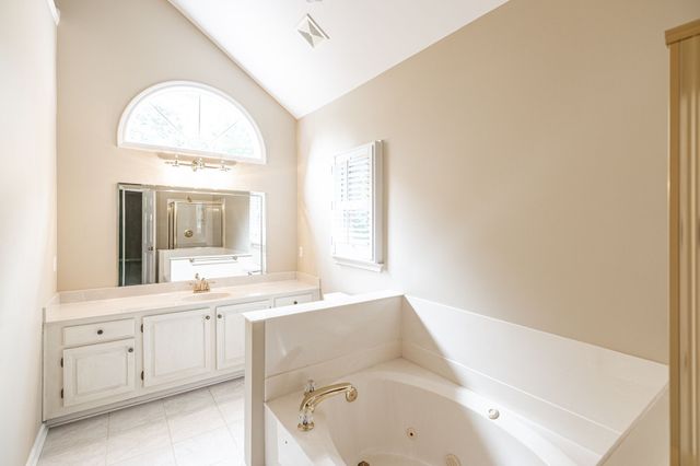 4463 Heath Rd, Nashville, TN 37221