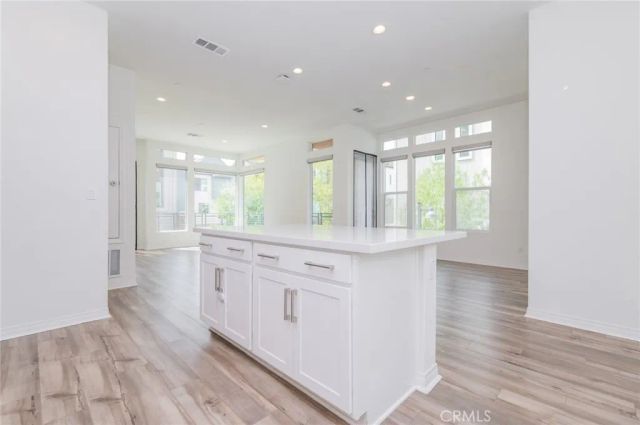 142 Sawbuck, Irvine, CA 92618