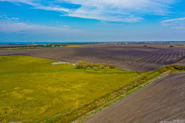 0 5714 County Rd, Natalia, TX 78059