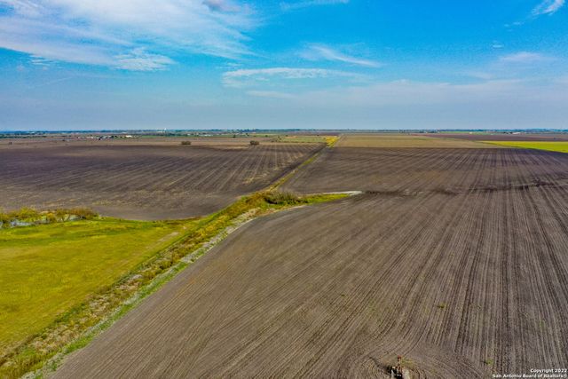 0 5714 County Rd, Natalia, TX 78059