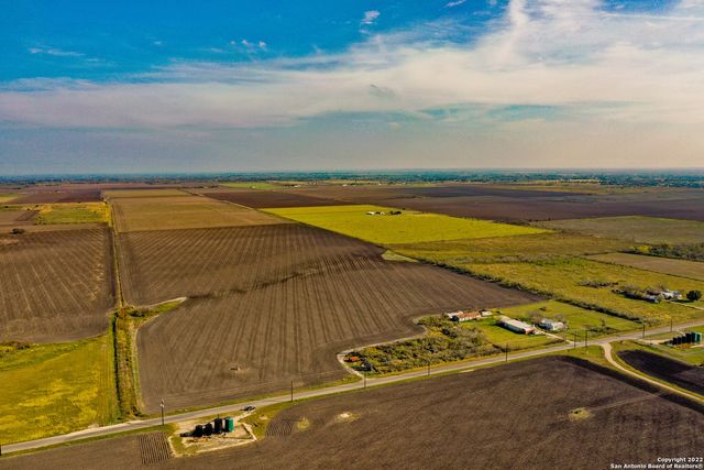 0 5714 County Rd, Natalia, TX 78059