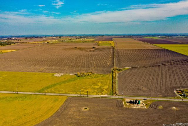 0 5714 County Rd, Natalia, TX 78059