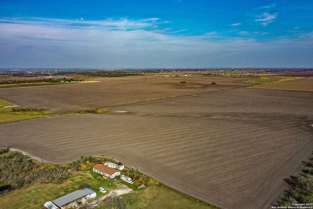 0 5714 County Rd, Natalia, TX 78059
