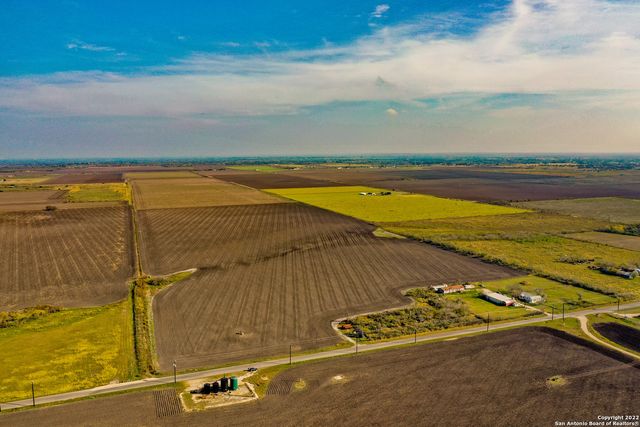 0 5714 County Rd, Natalia, TX 78059