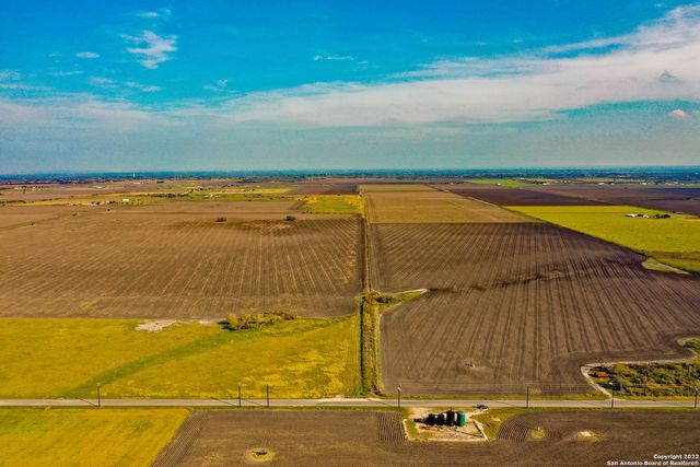 0 5714 County Rd, Natalia, TX 78059