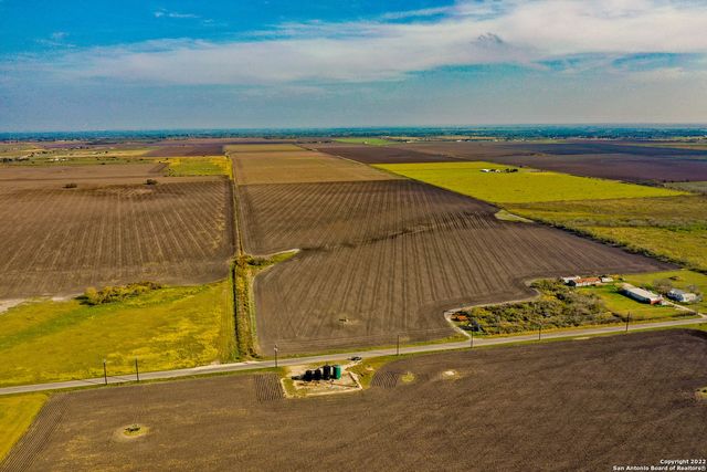 0 5714 County Rd, Natalia, TX 78059