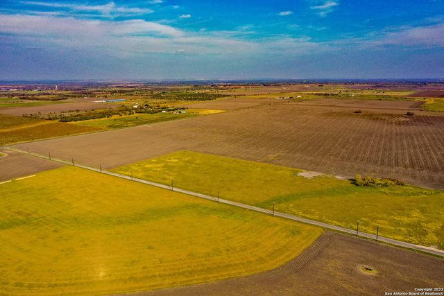 0 5714 County Rd, Natalia, TX 78059