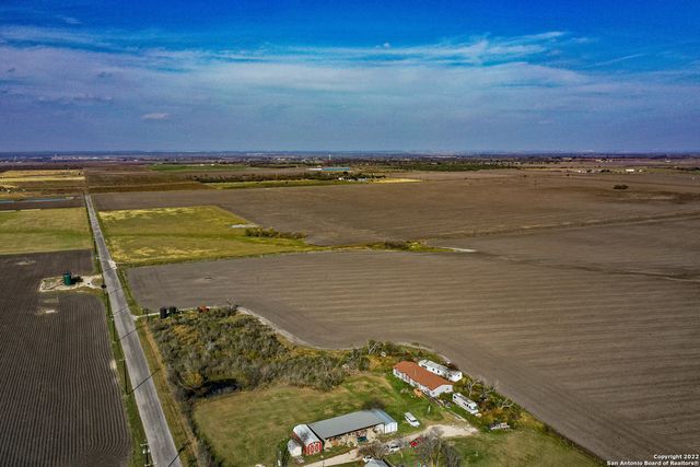 0 5714 County Rd, Natalia, TX 78059