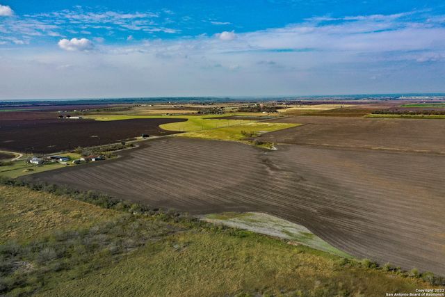 0 5714 County Rd, Natalia, TX 78059