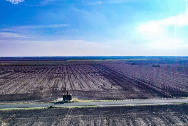 0 5714 County Rd, Natalia, TX 78059