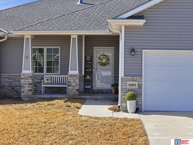 1203 Birchwood Drive, Hickman, NE 68372