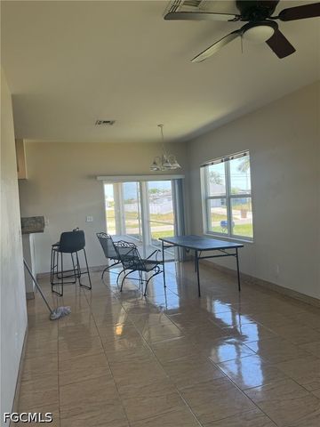 17 NE 11th LN, Cape Coral, FL 33909