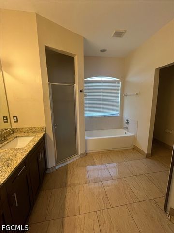 17 NE 11th LN, Cape Coral, FL 33909