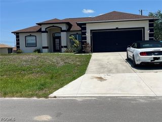 17 NE 11th LN, Cape Coral, FL 33909