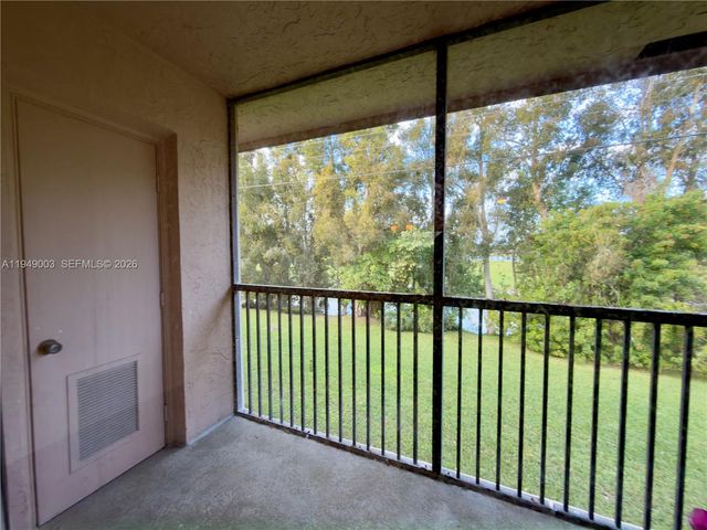 10453 NW 11th St 206, Pembroke Pines, FL 33026